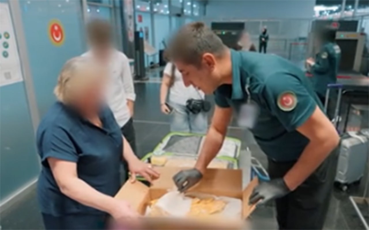 “Toyuqlar öz həyətimdəndir, əliboş gəlim?!” - Azərbaycanlı qadın gündəm oldu - Video “Toyuqlar öz həyətimdəndir, əliboş gəlim?!” - Azərbaycanlı qadın gündəm oldu - Video