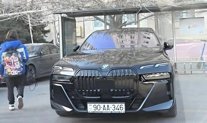 Dayanacaqda saxlayan &ldquo;BMW&rdquo; sürücüsü CƏZALANDIRILDI