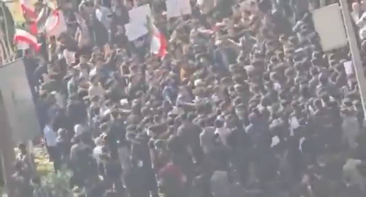 Tehran və Məşhəddə tələbələr ABŞ-a səsləndi: &ldquo;İrana zərbə endir&rdquo; - VİDEO