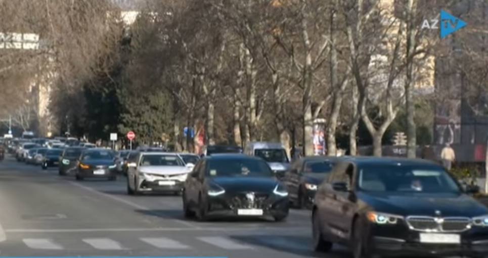 Bakının mərkəzi küçəsində sürücüləri çaşdıran zolaq - VİDEO