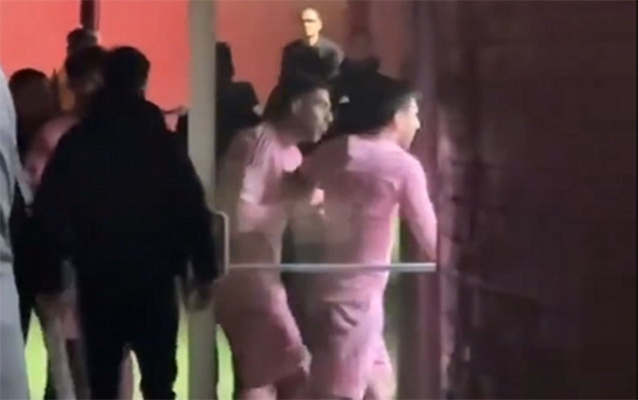 Messi əsəbiləşdi, Suares müdaxilə etdi - VİDEO