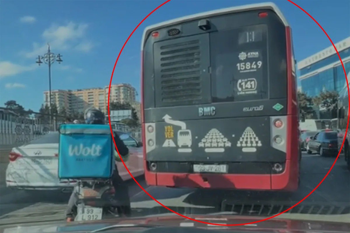 "BakuBus"ın sürücüsü niyə avtobus zolağı ilə hərəkət etmir? - VİDEO