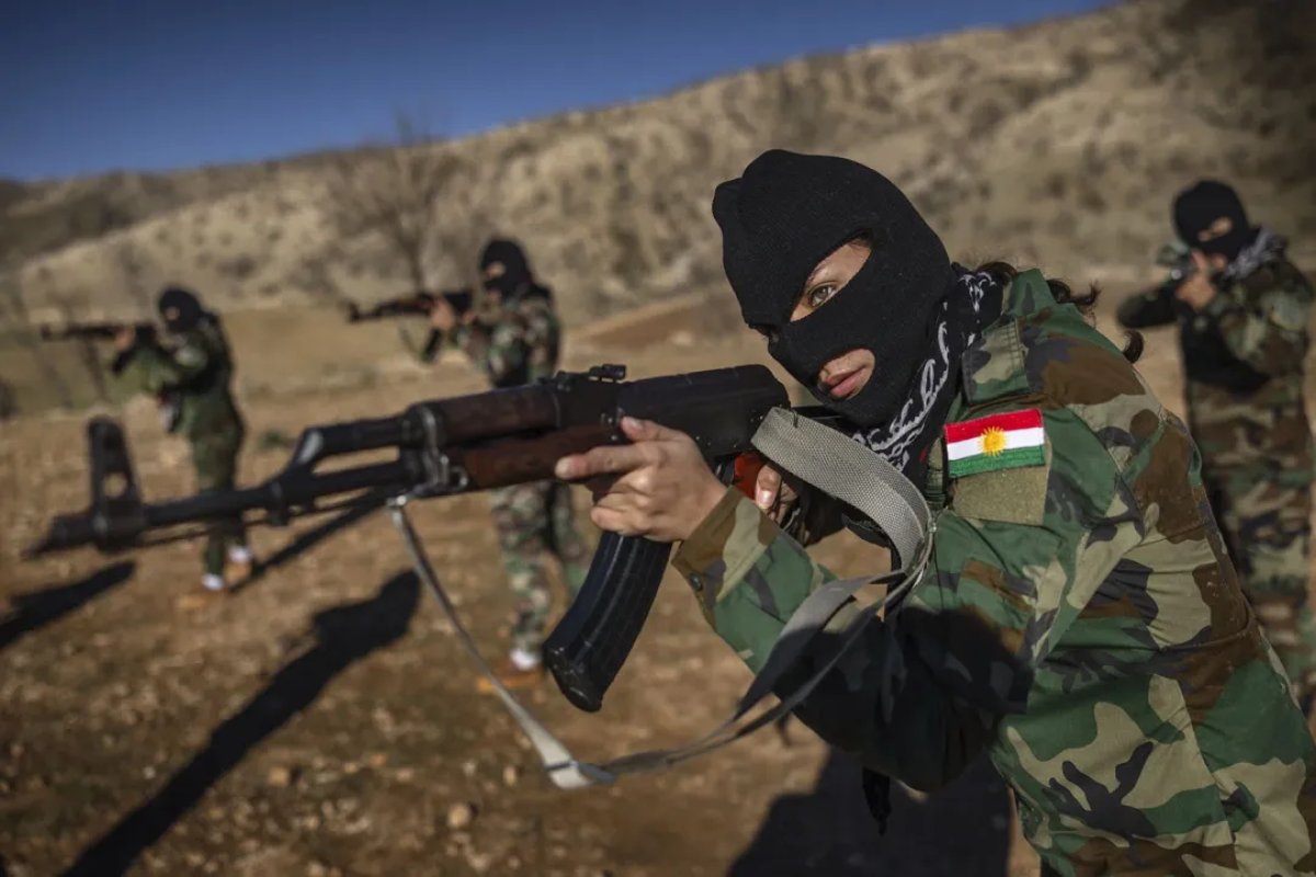 İran kürdləri ABŞ tərəfdə döyüşəcək? İran kürdləri ABŞ tərəfdə döyüşəcək?