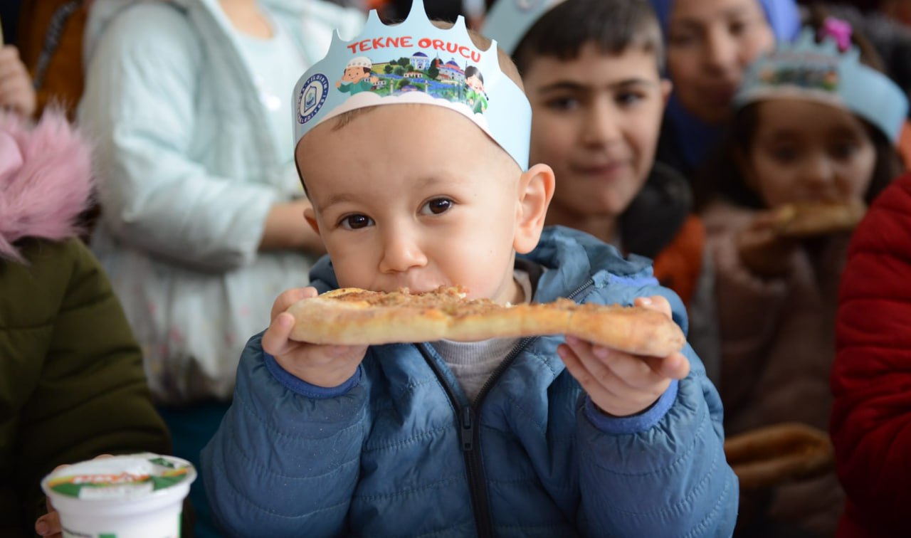 Uşaq və yeniyetmələrin oruc tutması düzgündür? &ndash; İlahiyyatçı və həkimlərdən TƏZADLI YANAŞMA