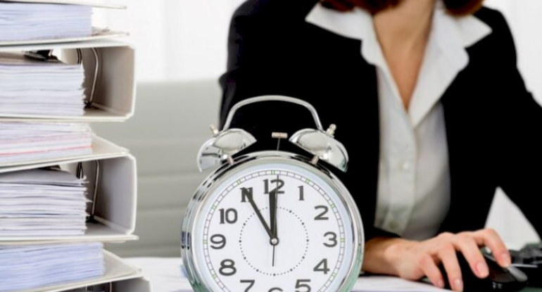 Azərbaycanda iş saatları AZALDILIR