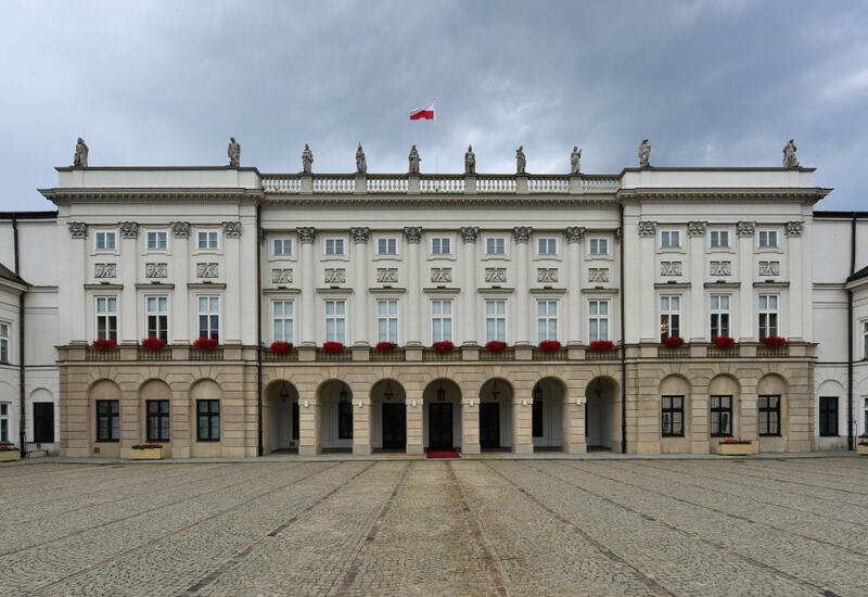 Polşa Prezidentinin ofisi QARƏT EDİLDİ