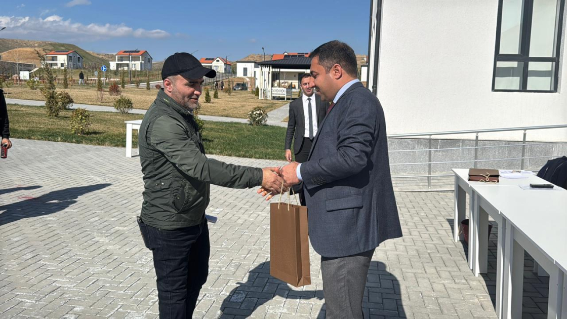 Horovlu kəndində daha 30 ailəyə evlərinin açarları təqdim olundu – FOTO Horovlu kəndində daha 30 ailəyə evlərinin açarları təqdim olundu – FOTO