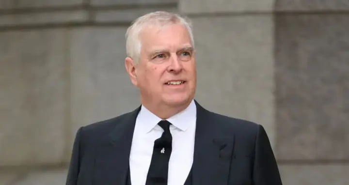 Atlarından məhrum oldu, itlərlə vaxt keçirir