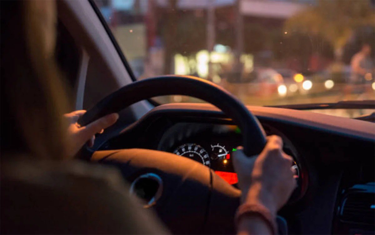 Naməlum şəxs qadın sürücüyə qorxulu anlar yaşatdı - Evinədək təqib etdi, əri ilə dalaşdı