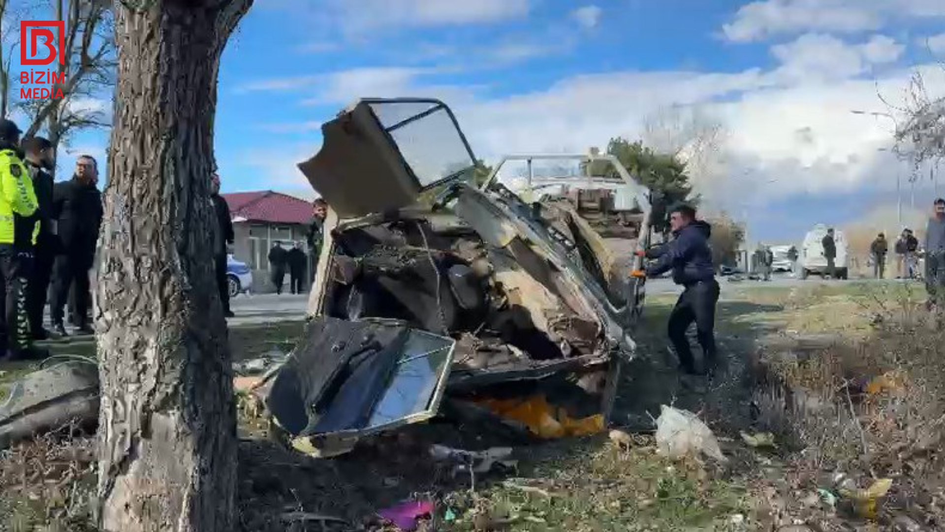 Şəkidə ağır QƏZA: Xəsarət alan var - FOTO/VİDEO