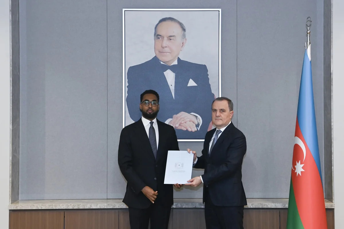 Somalinin ilk rezident səfiri etimadnaməsinin surətini Ceyhun Bayramova TƏQDİM ETDİ - FOTO