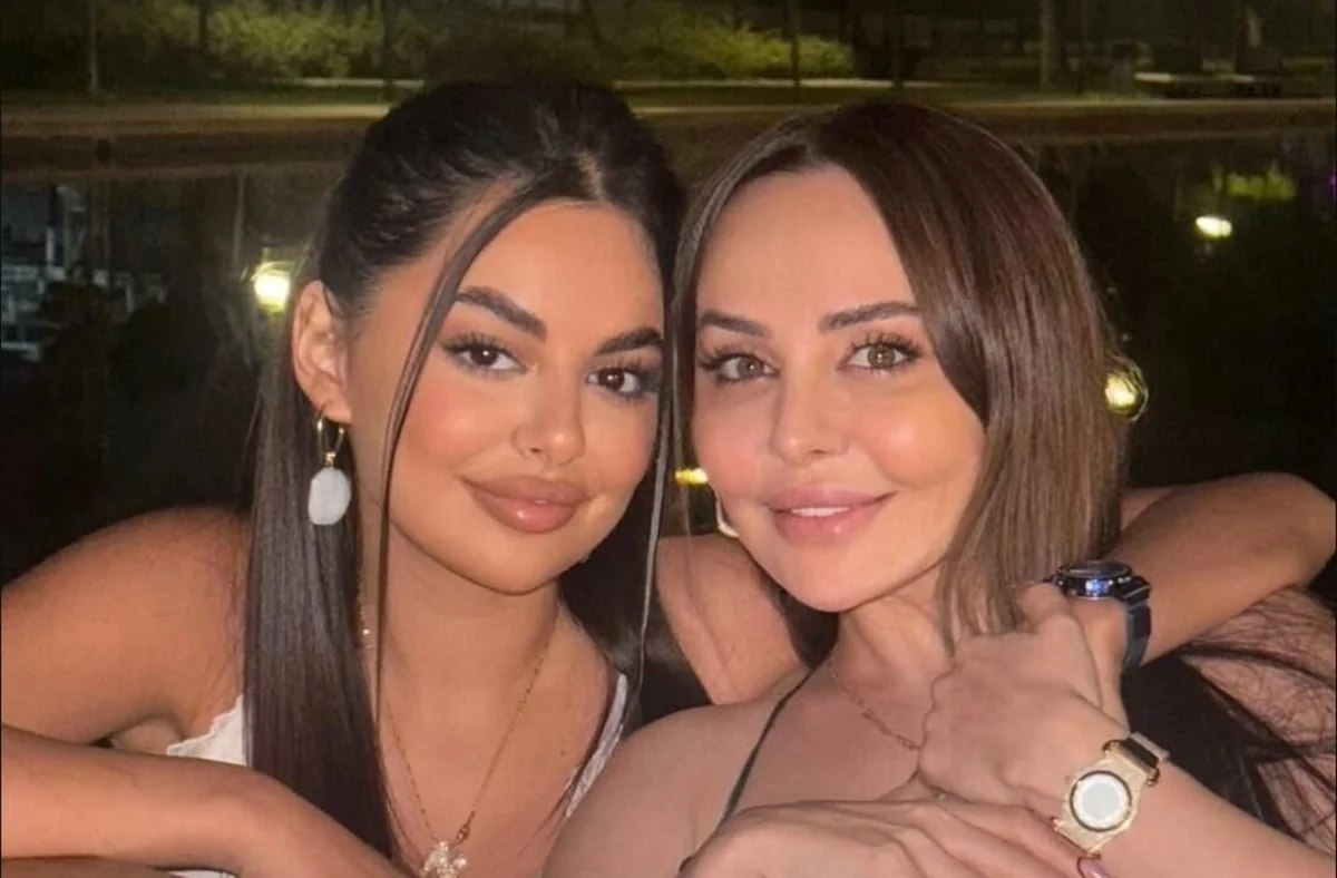 Bakıda tanınmış aparıcının bloger qızı qəzaya düşdü &ndash; FOTO