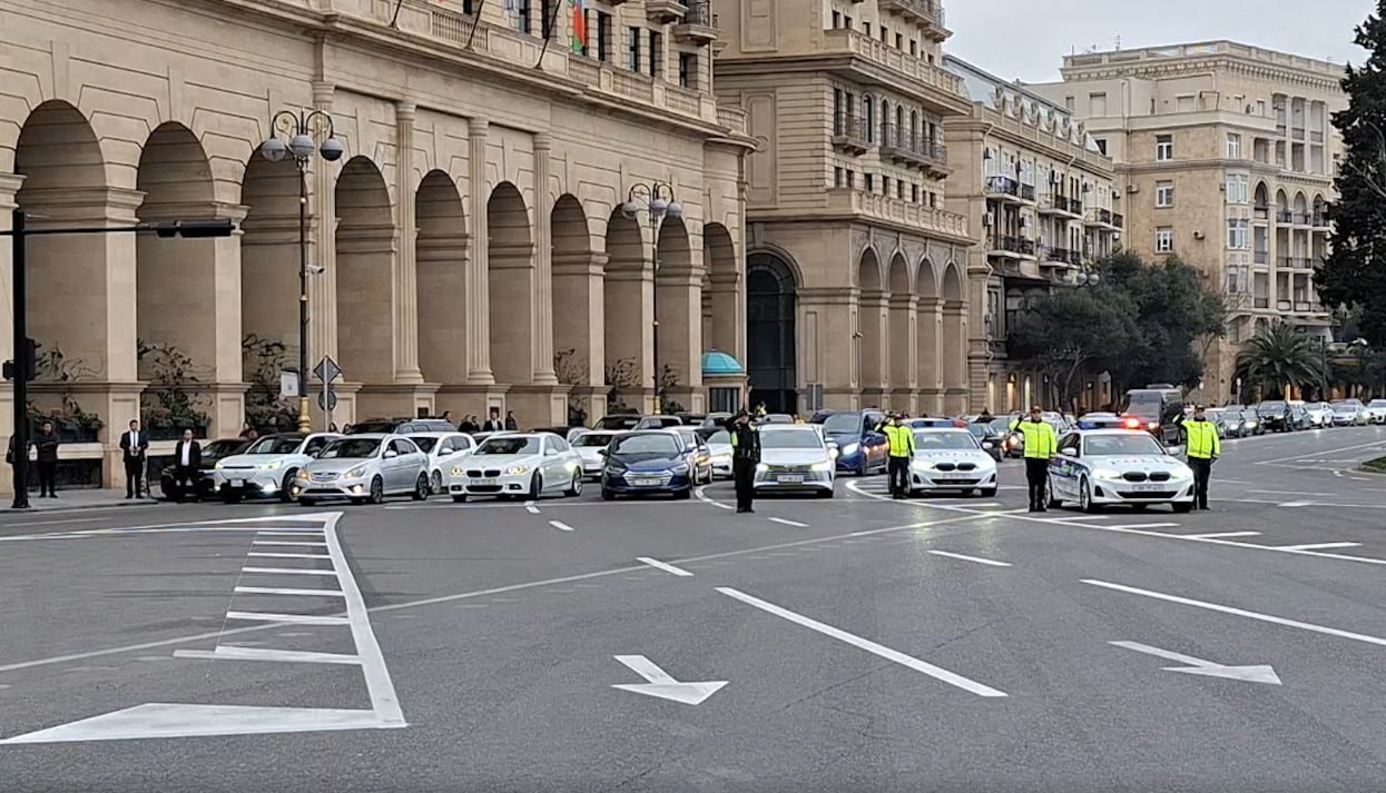 Xocalı soyqırımı qurbanlarının xatirəsi bir dəqiqəlik sükutla yad olundu &ndash; VİDEO