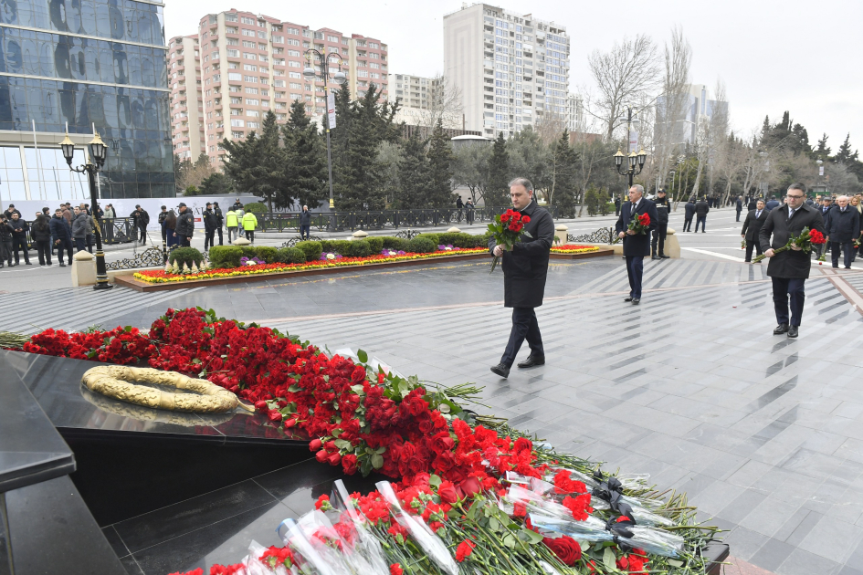 Müdafiə Sənayesi Nazirliyinin kollektivi Xocalı soyqırımı abidəsini ziyarət edib - FOTO