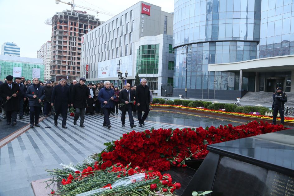 Qərbi Azərbaycan İcması Xocalı soyqırımı abidəsini ziyarət edib - FOTO Qərbi Azərbaycan İcması Xocalı soyqırımı abidəsini ziyarət edib - FOTO