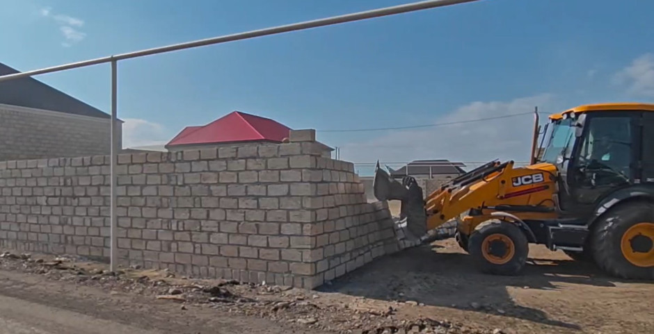 Gəncədəki qanunsuz tikililər söküldü &ndash; FOTO/VİDEO