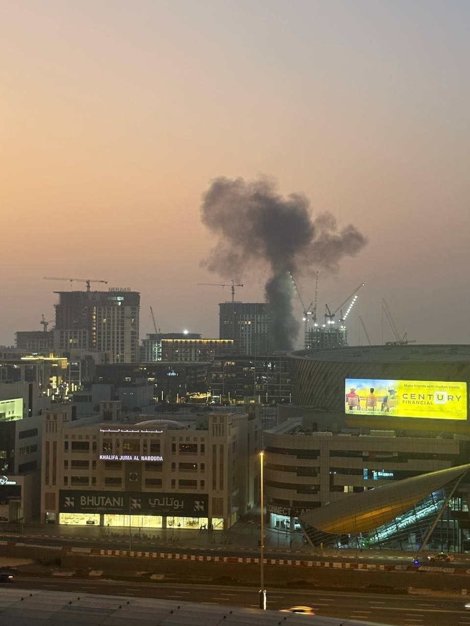 İran Dubaya HÜCUM EDİR: Hotel və yaşayış binasına raket düşüb - VİDEO İran Dubaya HÜCUM EDİR: Hotel və yaşayış binasına raket düşüb - VİDEO