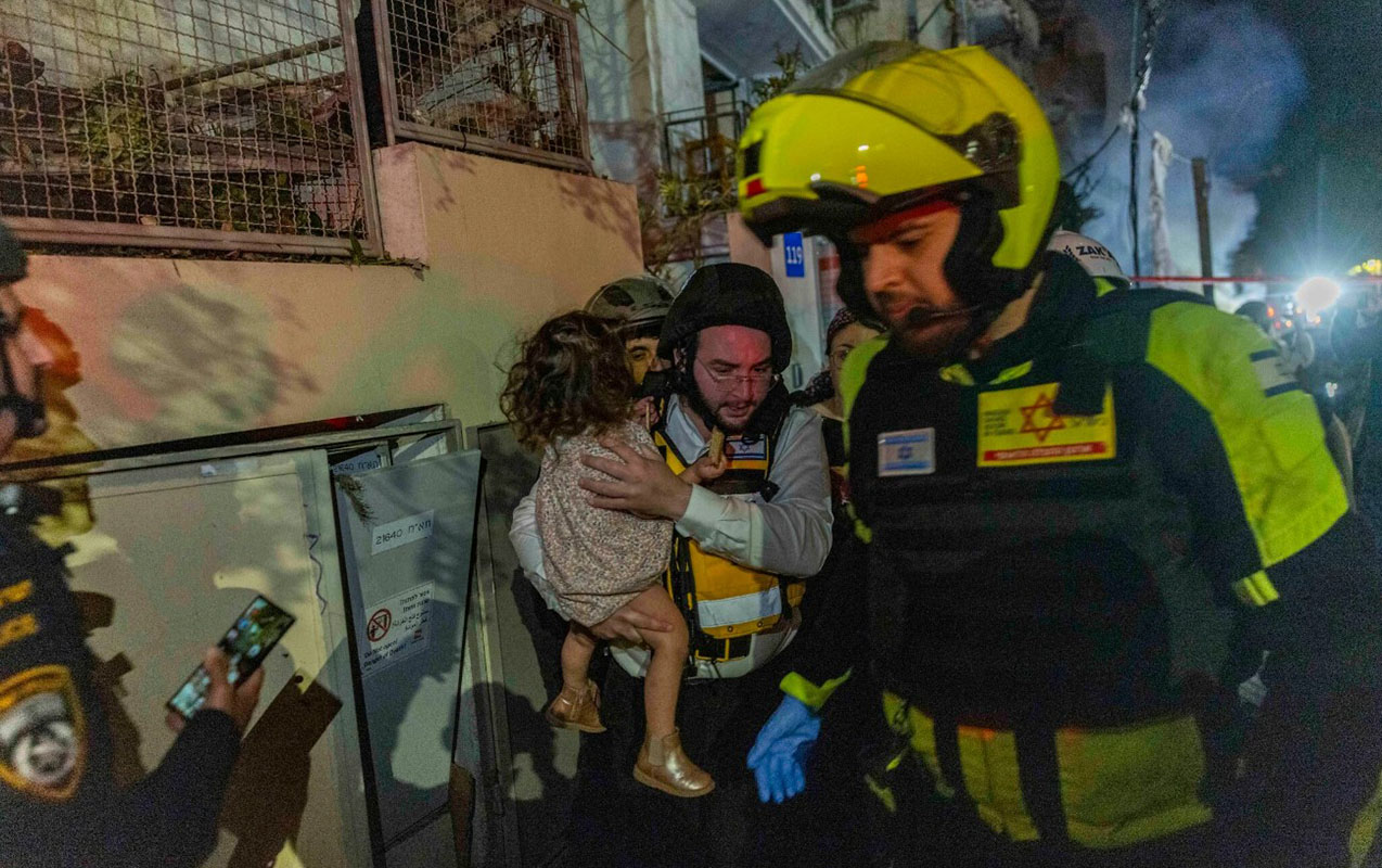 Təl-Əvivdə 40 bina zədələnib - 200-dən çox sakin təxliyə olnub