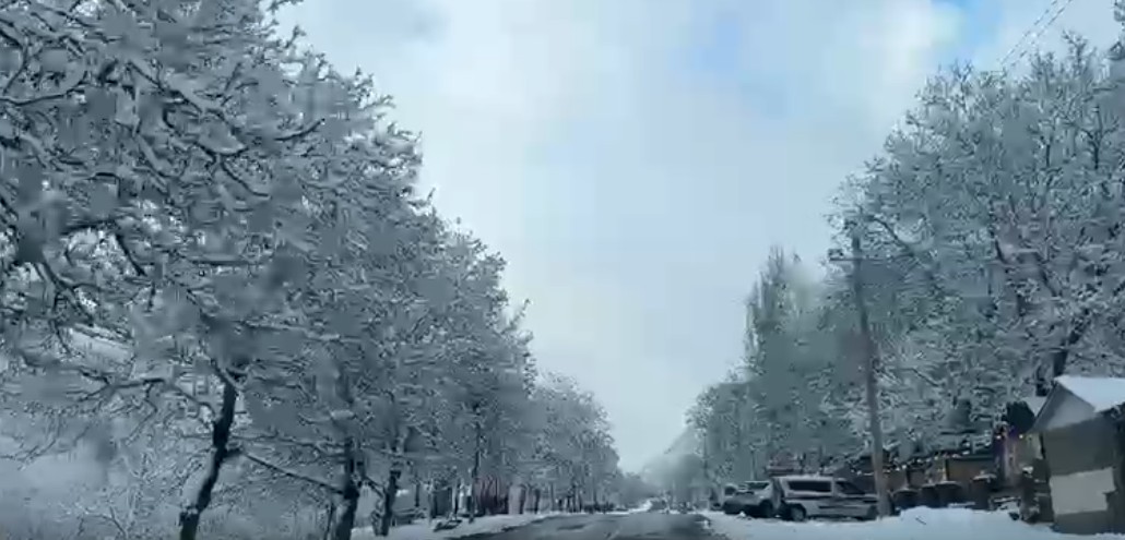 İlisu kəndi qar yağanda nağıllar aləminə bənzəyir - VİDEO İlisu kəndi qar yağanda nağıllar aləminə bənzəyir - VİDEO