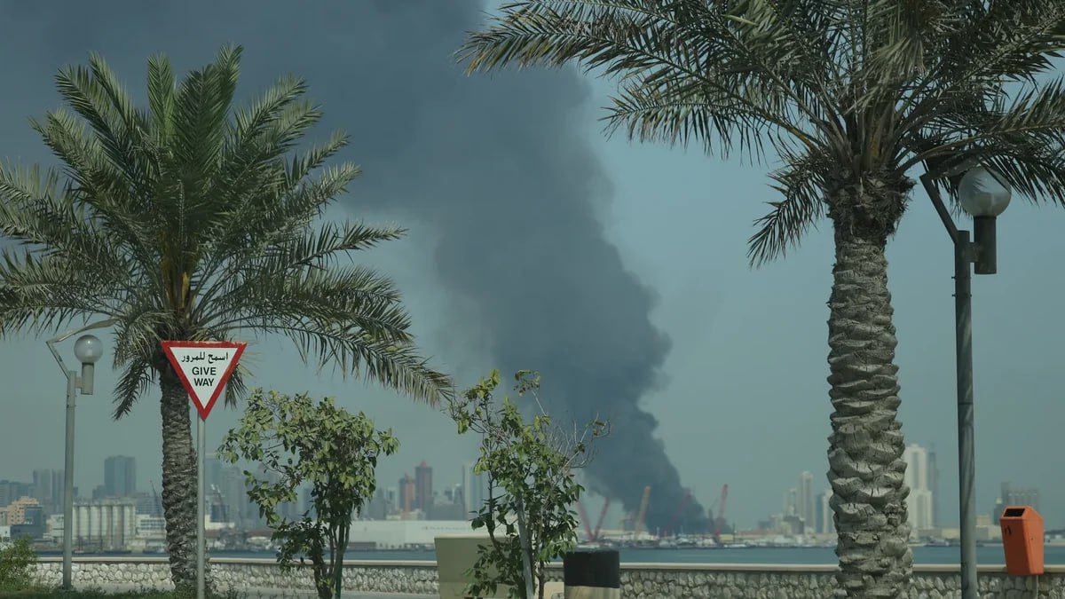 İran Əbu-Dabidə yerləşən "Əl-Səlam" hərbi-dəniz bazasının anbarına zərbə endirdi