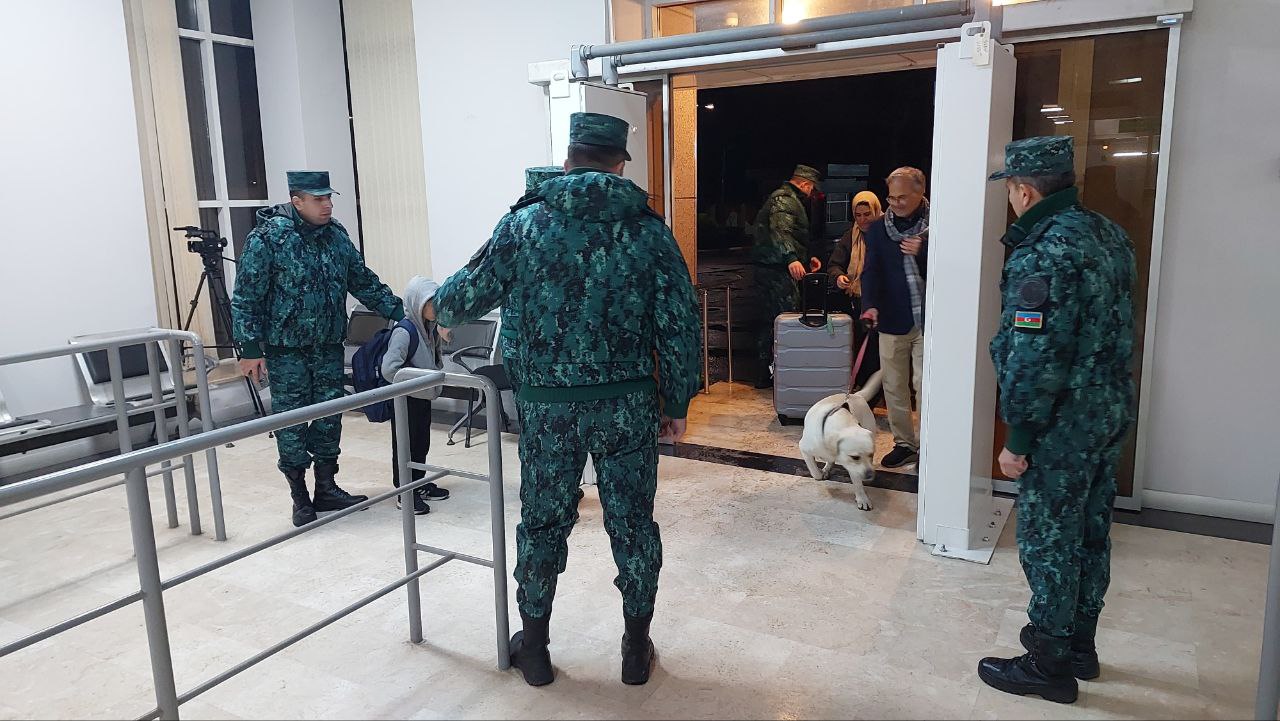 İrandan Azərbaycana xarici vətəndaşların təxliyəsi davam edir - FOTO