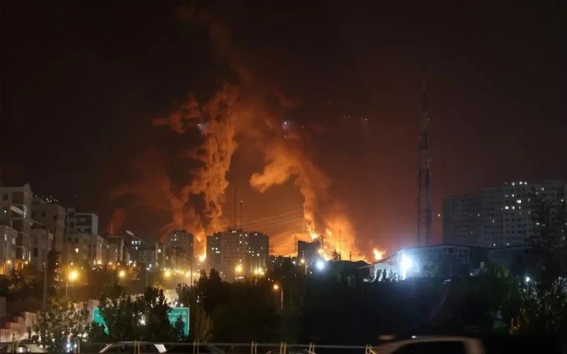 İsrail İran Dövlət Televiziyasının qərargahına zərbələr endirdi - VİDEO