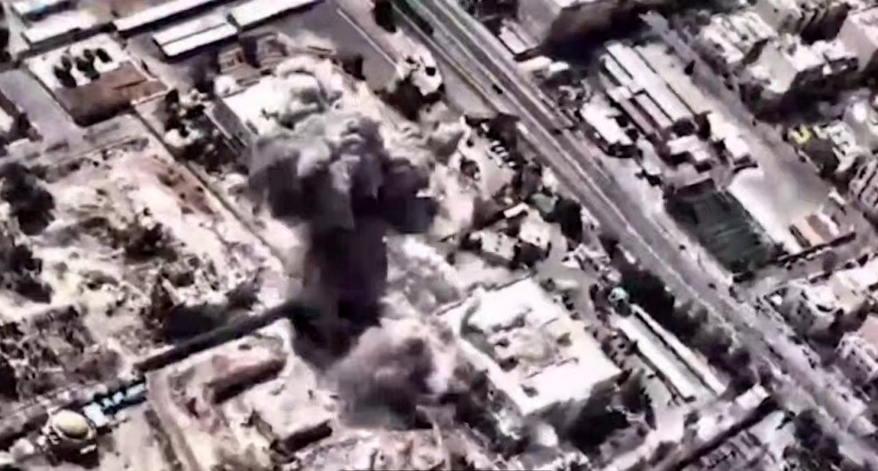 ABŞ SEPAH-ın mənzil-qərargahını belə məhv etdi – ANBAAN VİDEO
ABŞ SEPAH-ın mənzil-qərargahını belə məhv etdi – ANBAAN VİDEO