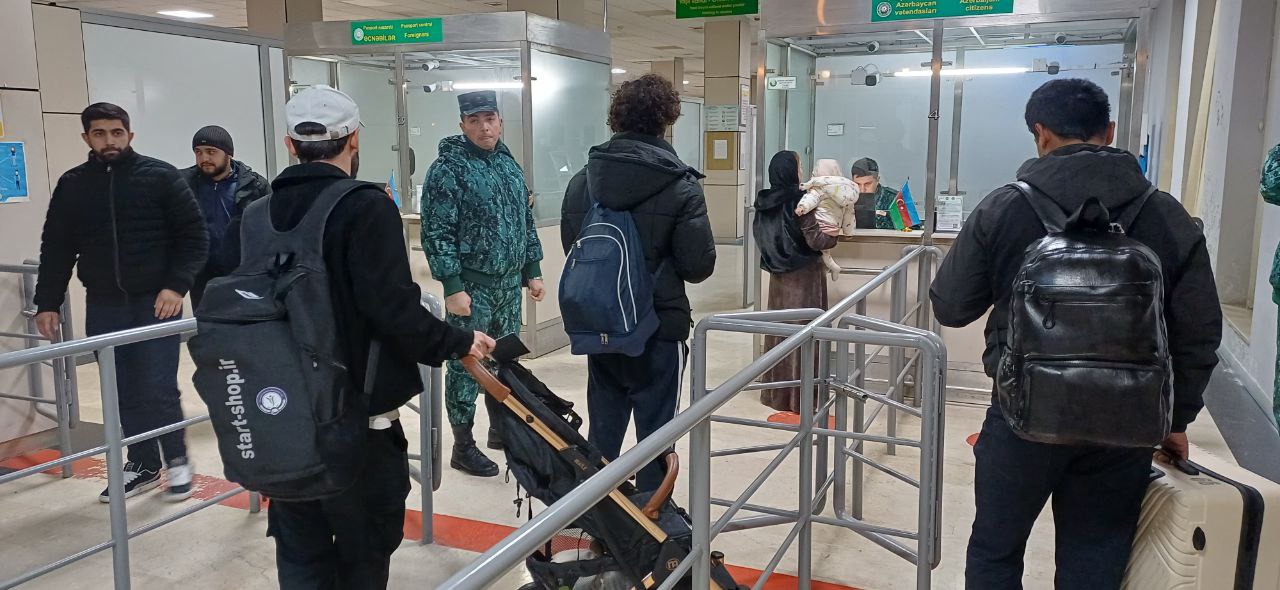 İrandan Azərbaycana 50 nəfər təxliyə edildi - Aralarında Serbiya səfirliyinin əməkdaşları da var - FOTO