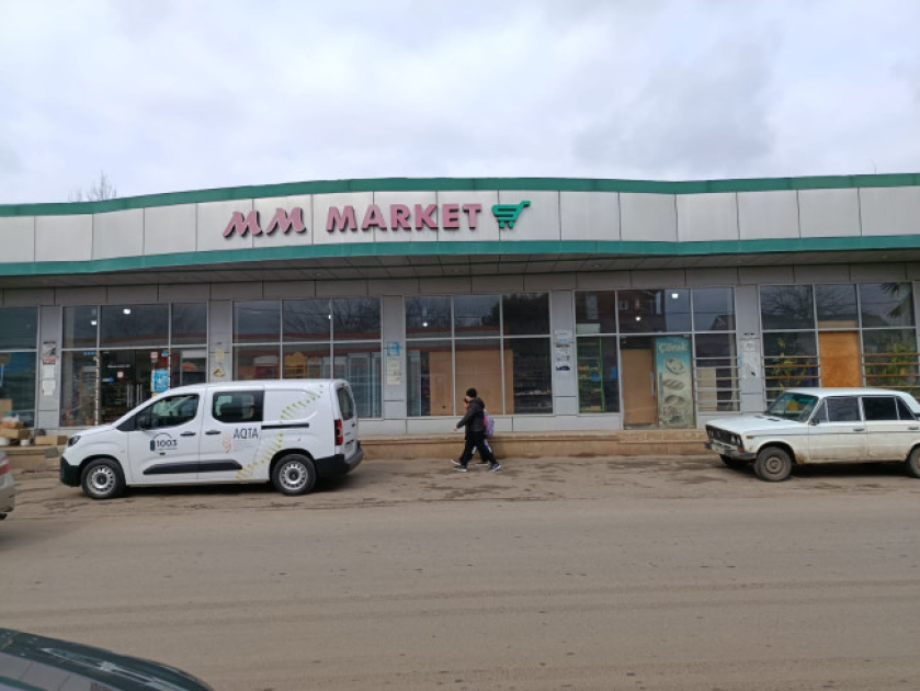 Marketdə istehlaka yararsız məhsullar aşkarlandı - FOTO