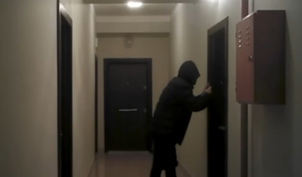 Mənzillərə oğurluq üçün girən şəxs saxlanıldı - VİDEO