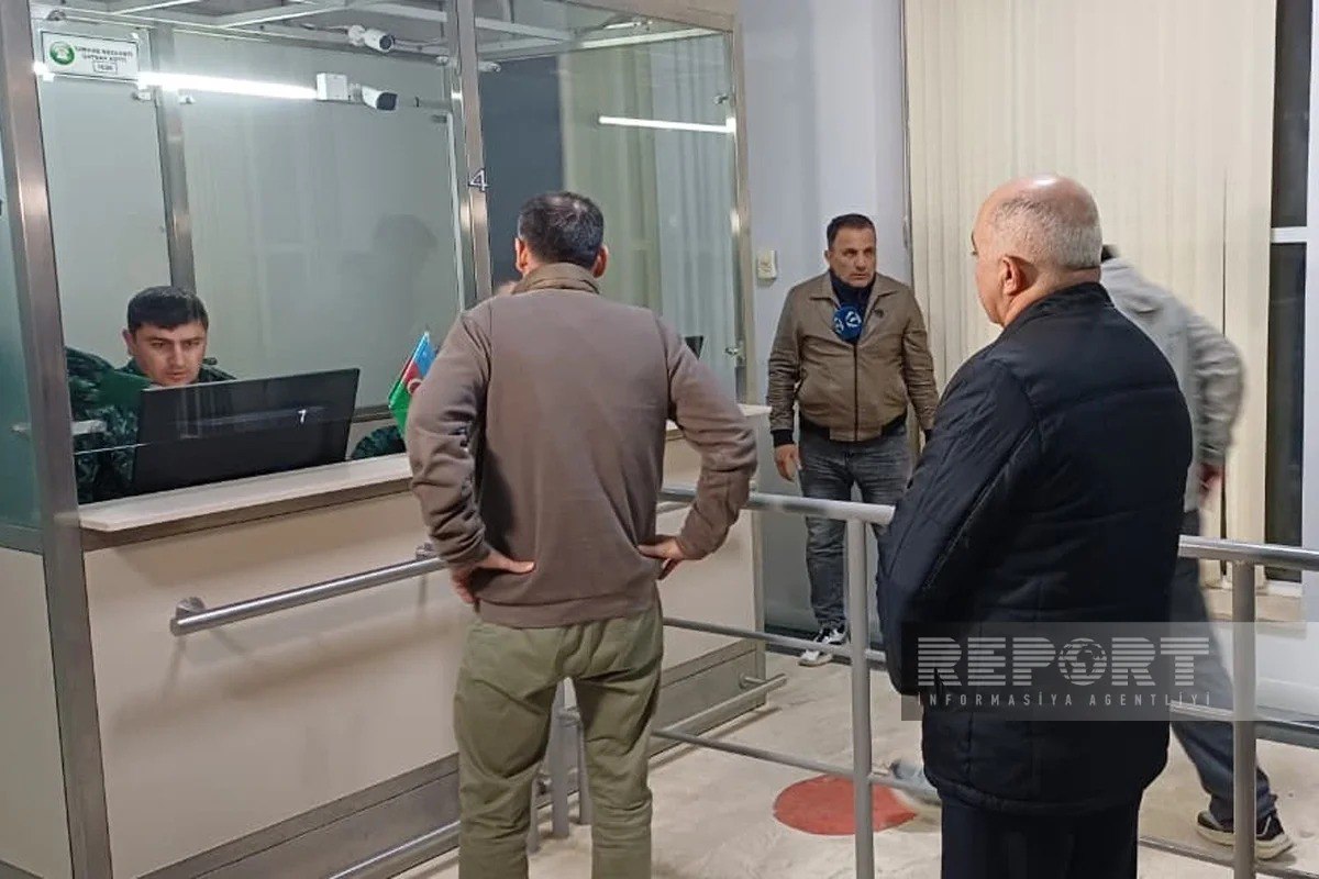 Azərbaycanın Tehrandakı Səfirliyinin əməkdaşları İrandan TƏXLİYƏ OLUNUR - FOTO