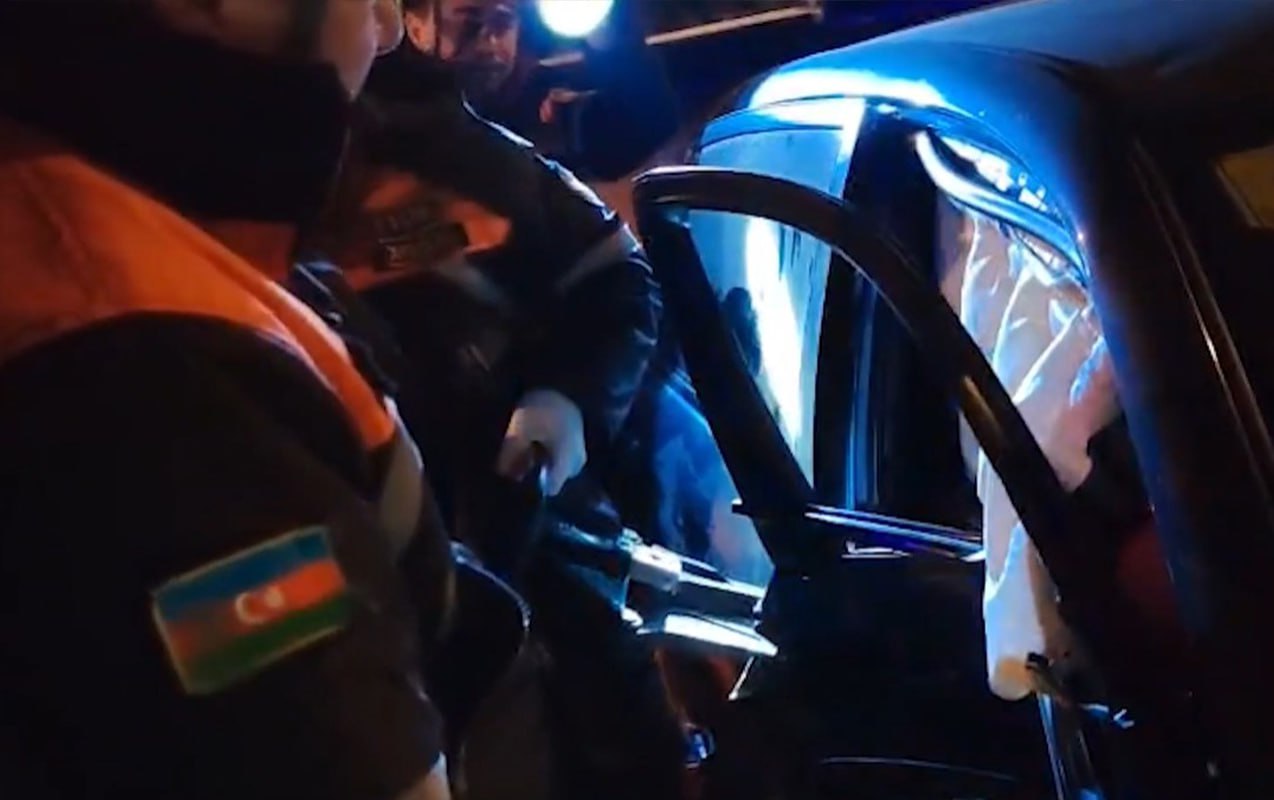 Bakıda AĞIR QƏZA &ndash; Qadın belə xilas edildi &ndash; VİDEO