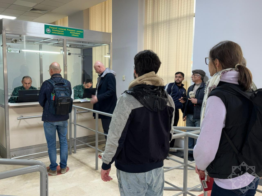 Avstriyanın səfiri də Azərbaycan vasitəsilə təxliyə olundu &ndash; FOTO