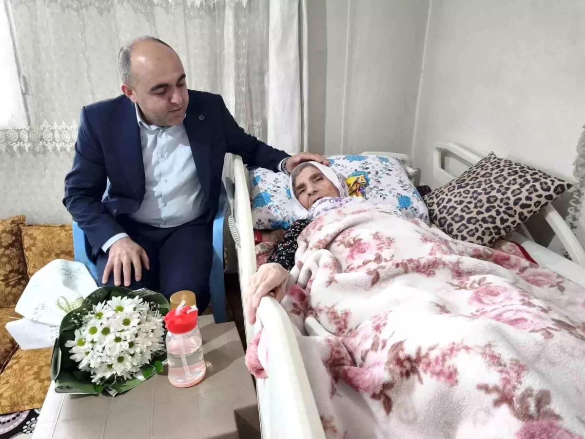 Türkiyə Cümhuriyyətinin şahidi olan 113 yaşlı Cemilə nənənin Qadınlar Günü qeyd edildi Türkiyə Cümhuriyyətinin şahidi olan 113 yaşlı Cemilə nənənin Qadınlar Günü qeyd edildi