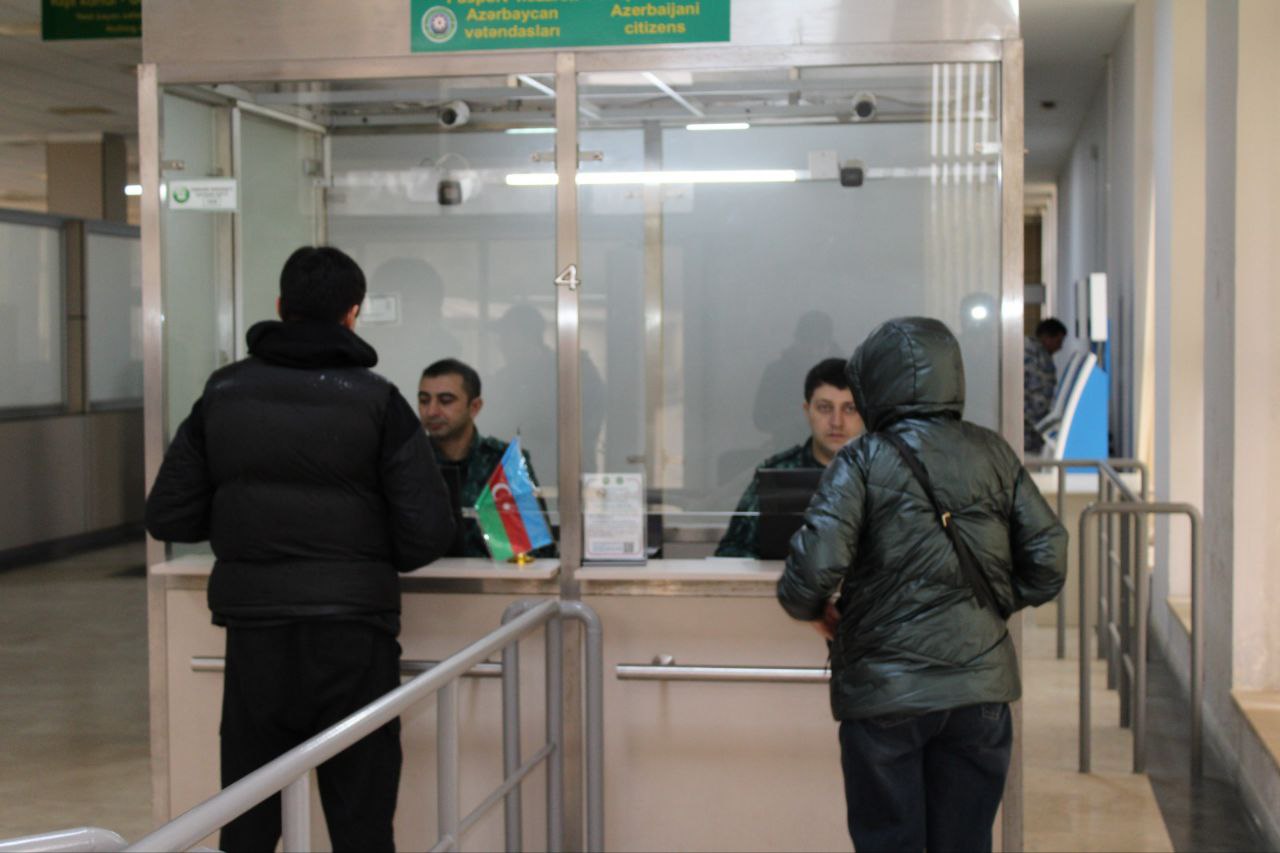 Qazaxıstanın 3 diplomatik nümayəndəsi İrandan Azərbaycana gəldi - FOTO