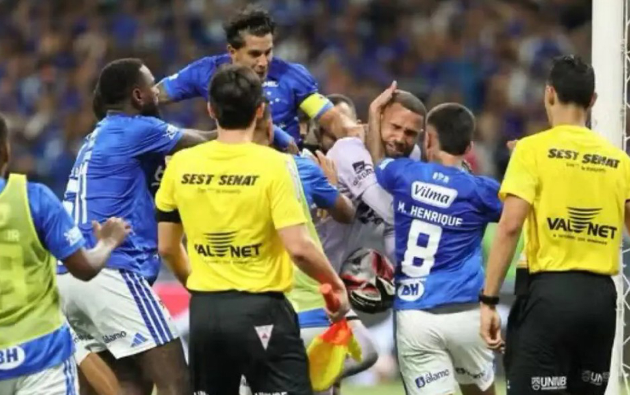 Braziliyada DRAMATİK FİNAL - Kütləvi dava, 23 qırmızı vərəqə - VİDEO