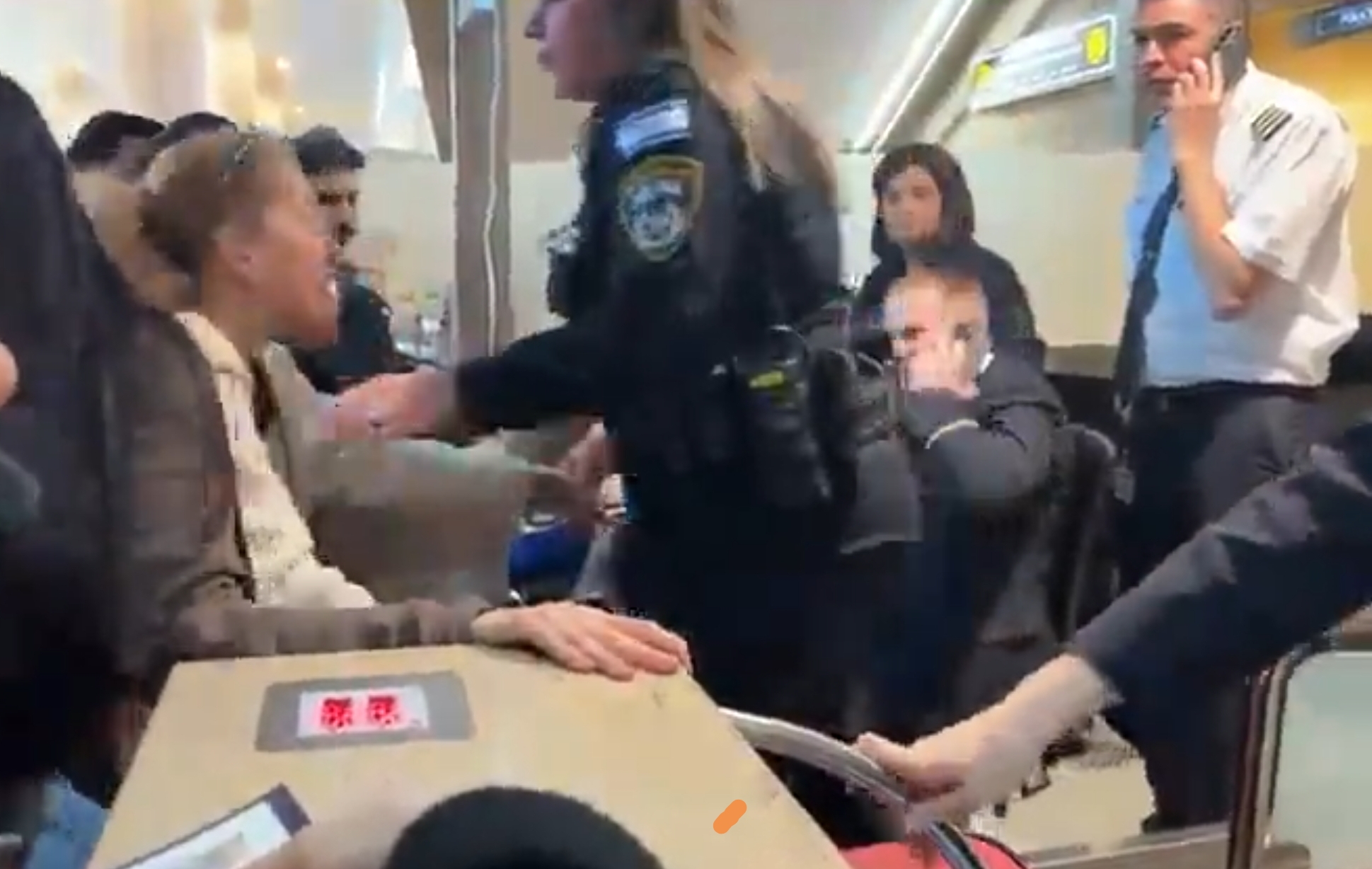 İranın raket zərbələrindən sonra Ben-Qurion hava limanında xaos - VİDEO