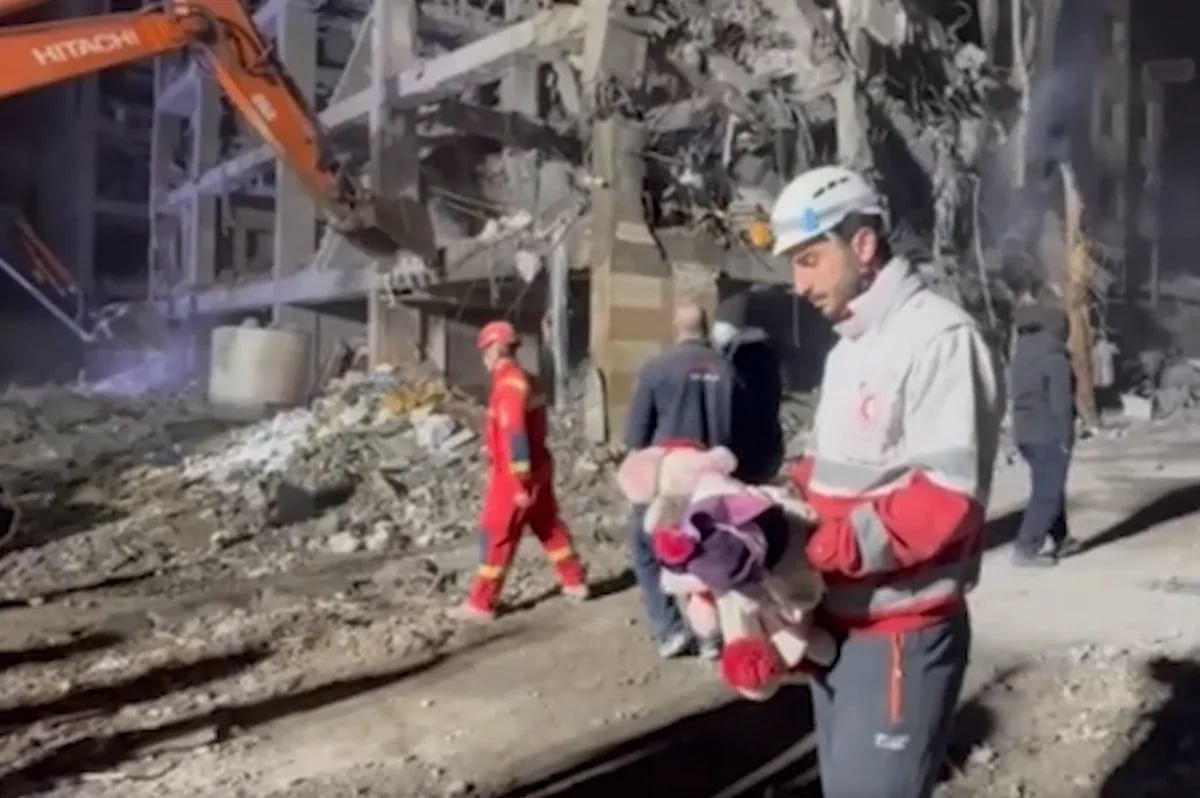 Tehranda yaşayış binaları atəşə tutuldu - 40 ölü var - VİDEO