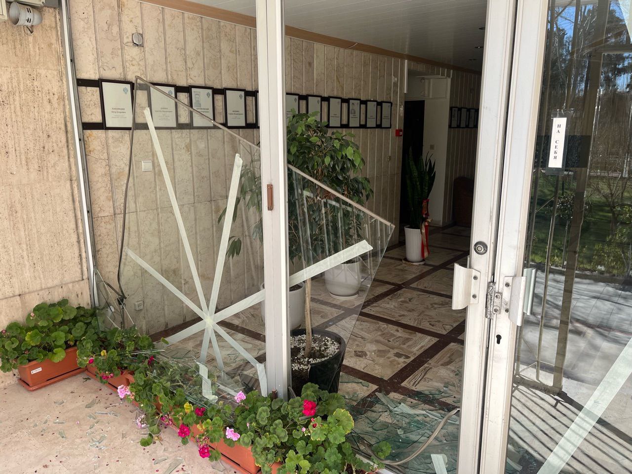 Rusiyanın İrandakı konsulluğunun əməkdaşları hava hücumu nəticəsində xəsarət alıblar - FOTO