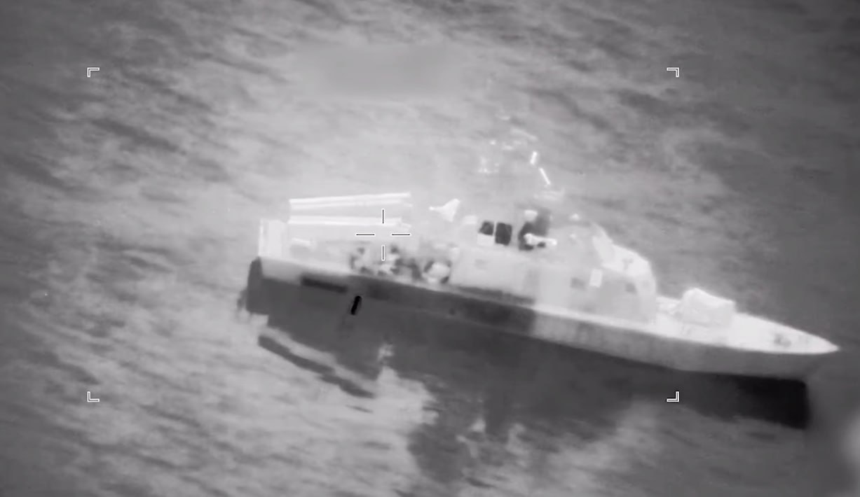 Hörmüzü minalamağa çalışan İran gəmiləri MƏHV EDİLDİ &ndash; VİDEO