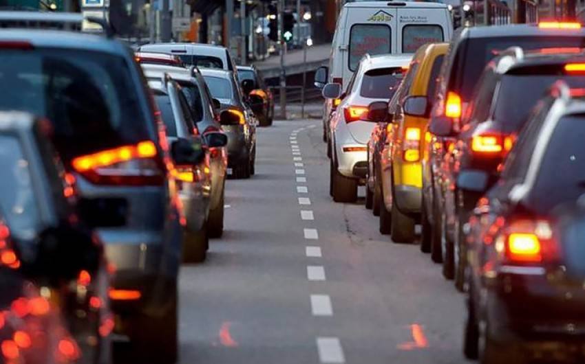 Paytaxtın bir sıra yollarında SIXLIQ VAR