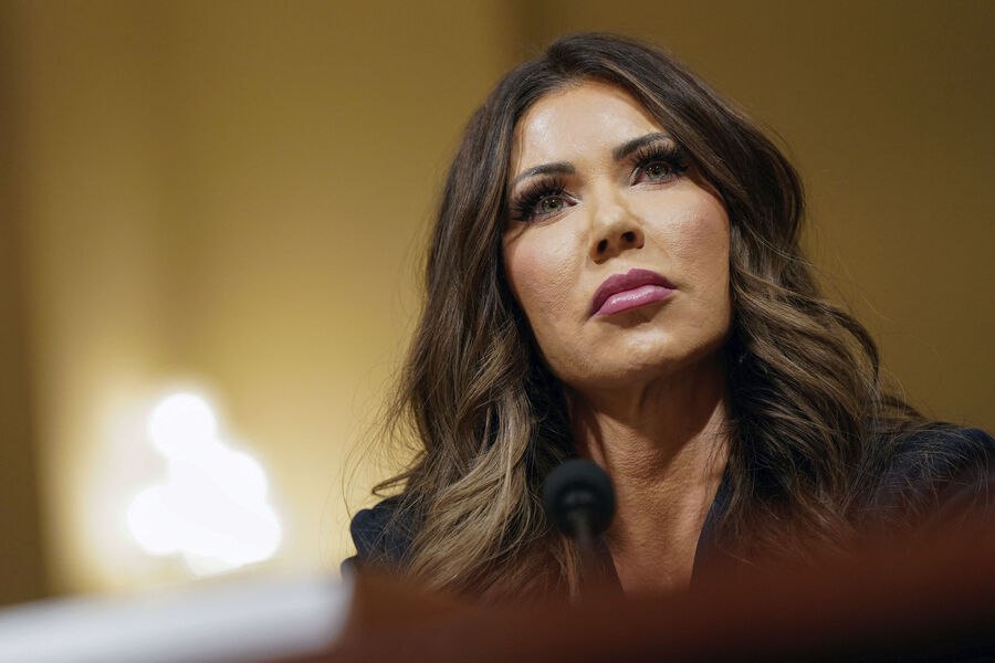 Tramp müşaviri ilə sevgili olan naziri İŞDƏN QOVDU