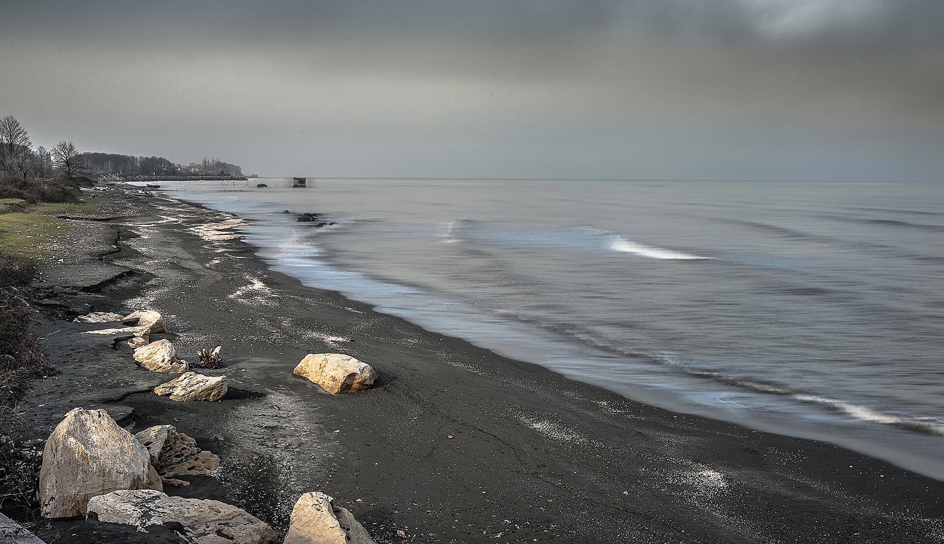 Lənkəranda iki uşaq atası sevgilisini dəniz kənarında DÖYDÜ