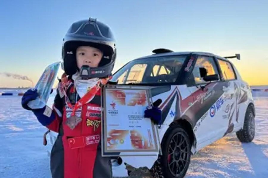 5 yaşlı oğlan ölkəsində ən gənc avtomobil yarışçısı oldu