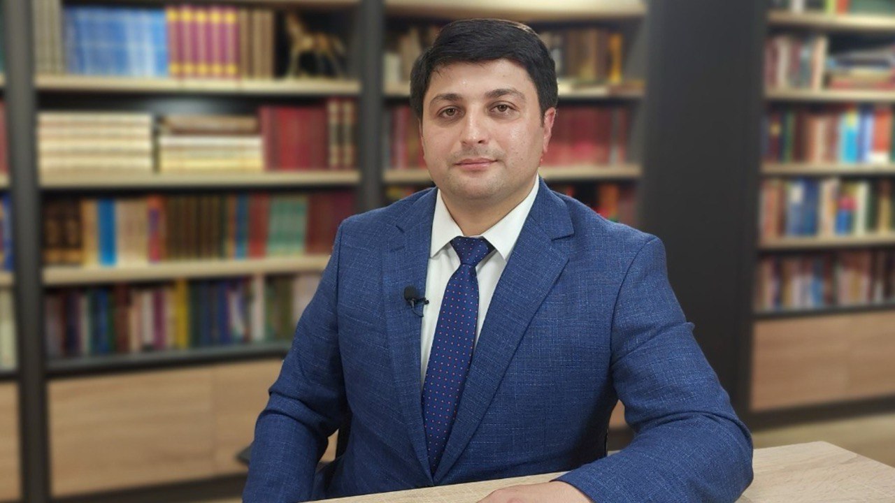 Uşaqlara sosial şəbəkələrdən istifadə MƏHDUDİYYƏTİ &ndash; Neçə yaşdan tətbiq oluna bilər? &ndash; Bəhruz Əliyevlə MÜSAHİBƏ