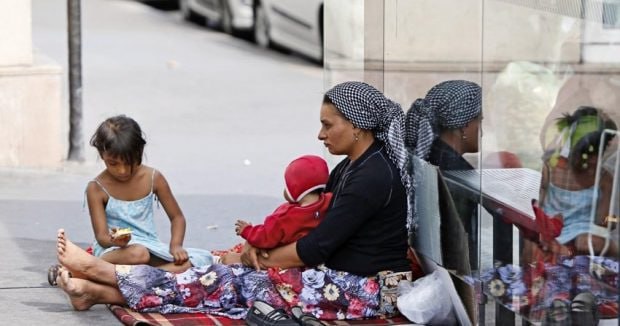 Dünyada dilənçiliklə mübarizə metodları - Bu ölkələrdə yığdıqları pullar ƏLİNDƏN ALINIR Dünyada dilənçiliklə mübarizə metodları - Bu ölkələrdə yığdıqları pullar ƏLİNDƏN ALINIR