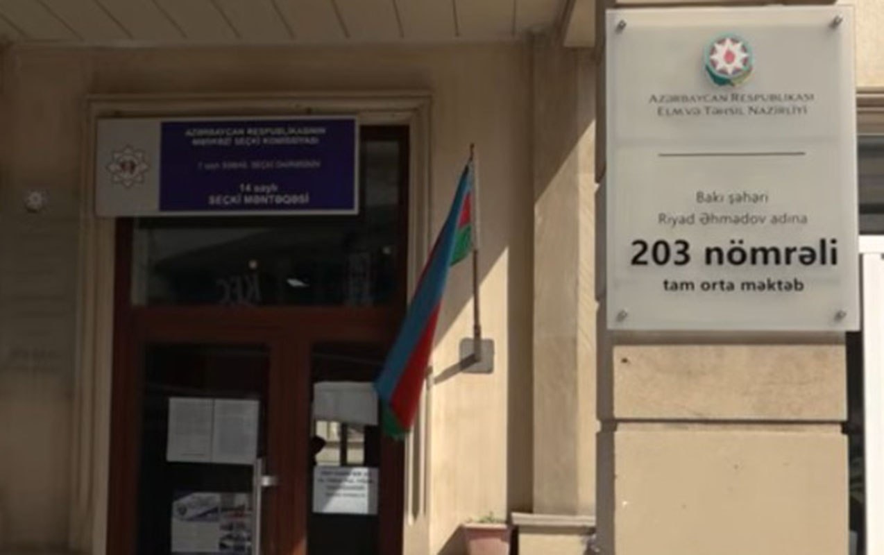 Bakıda məktəbdə şagirdlər arasında bıçaqlanma - VİDEO