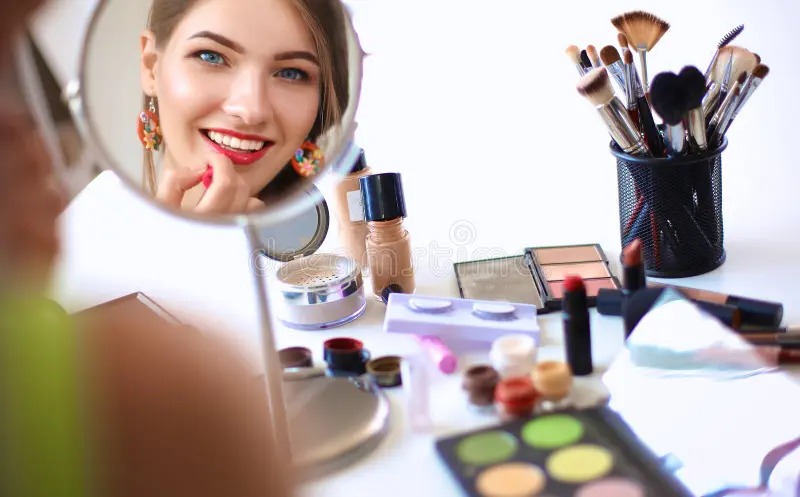 Makiyajın uzun müddət sabit qalması üçün bunları edin