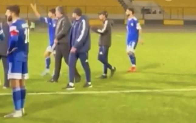 Futbolçular meydandan təxliyə olundu