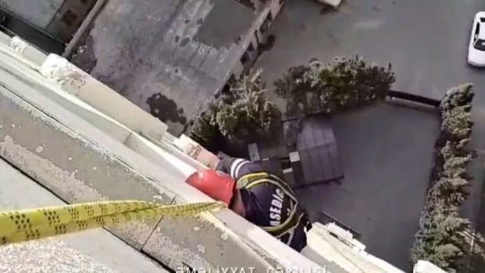 Bağlı qapı arxasında qalan azyaşlılar belə XİLAS EDİLDİ - VİDEO